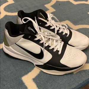 Vintage Kobe 5 Black & White